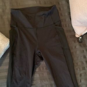 Black Lululemon Mesh Pocket 7/8 leggings